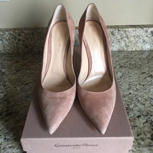 NIB suede 9.5 GIANVITO ROSSI PUMPS